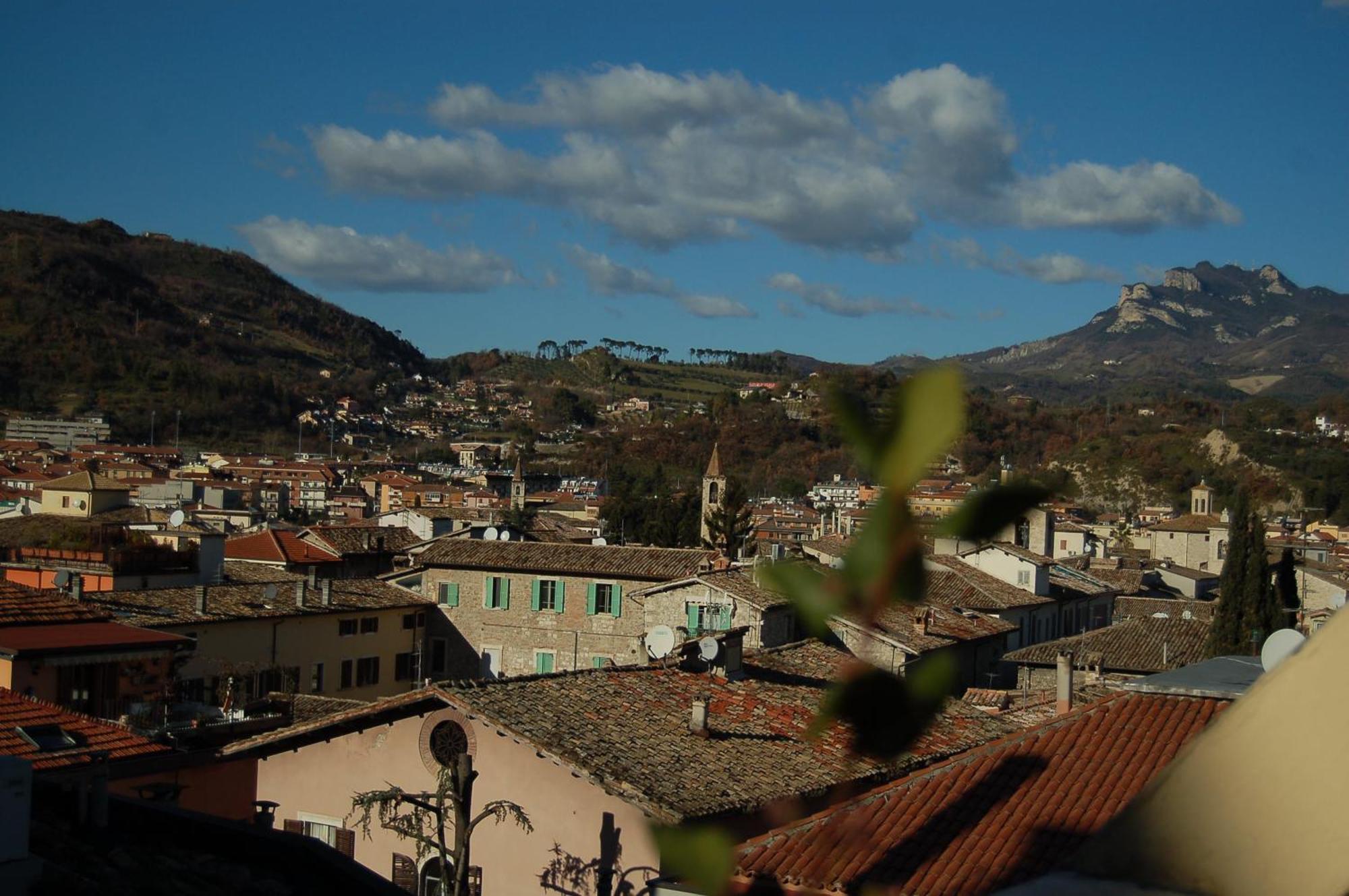 A Casa Di Lola Bed & Breakfast Ascoli Piceno Exterior photo
