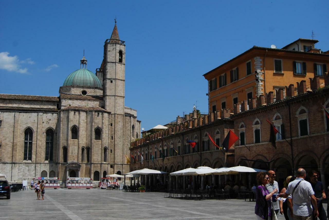 A Casa Di Lola Bed & Breakfast Ascoli Piceno Exterior photo